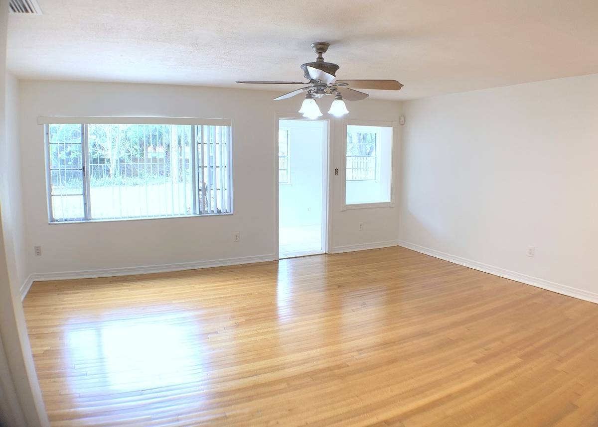 Perfect 3BR/1BA South Tampa home with Large Fenced Yard