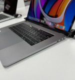 MacBook Pro 15” Touchbar 1TB SSD**16GB RAM**2.6Ghz Intel 6 Core i7