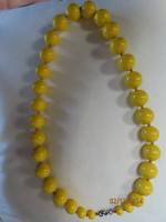 1960s yellow large bead necklace