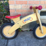 Skuut wooden balance bike