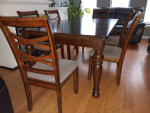 ASHLEY FURNITURE SOLID MAHOGANY DINNING TABLE WITH 6 CHAIRS