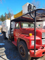 1990 F700 Versalift truck with a boom lift, well-maintained, ideal for local service tasks