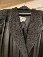 Like New ! Women’s Leather Trench Coat Size Medium Make Offer !