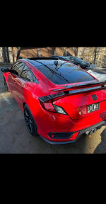 2017 Honda Civic Si in red, low mileage, clean title, located outdoors with good condition.