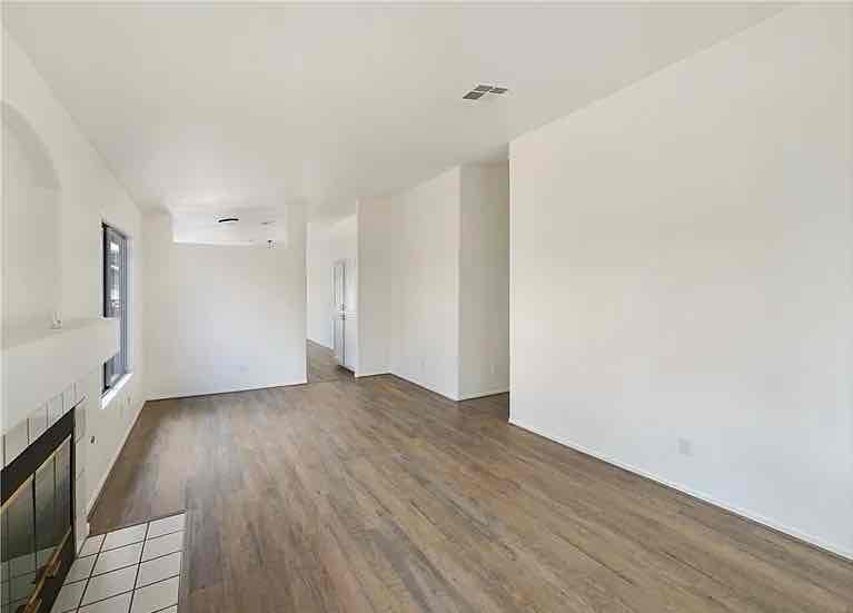 Single 2beds &2baths house for rent sqft 1198