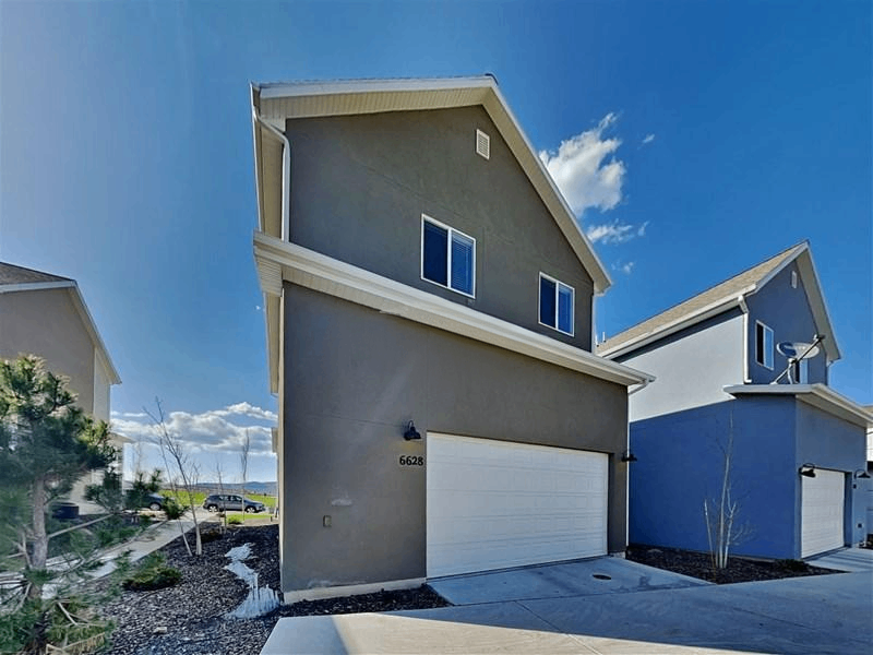Welcome to Park City! A 4BD 3.5BA single family residence is available for you.