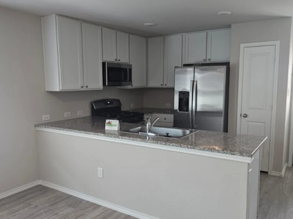 3 bed 2 bath 1,230 sqft
