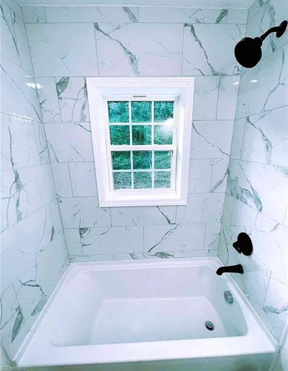 2bed 1bath Available for immediate move in