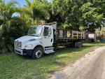 2004 Freightliner M2 mechanic special for sale, cracked frame, suitable for parts, located in Palm City.