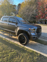 2014 Toyota Tundra Platinum 4WD in excellent condition with aftermarket features and custom wheels.