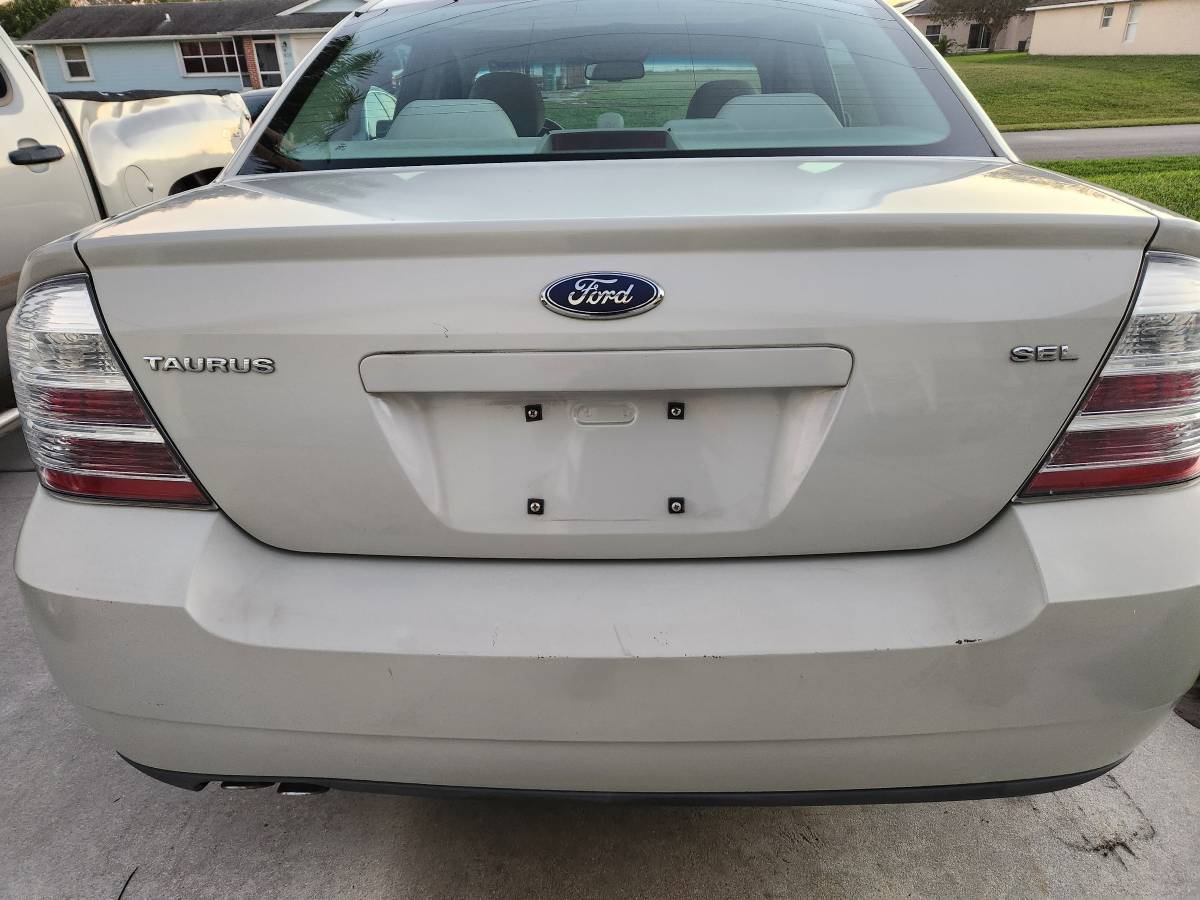 2008 Ford Taurus 88,000 mi