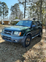 2000 Nissan Xterra SE 4WD in green, used, 138,000 miles, suitable for first car or off-road activities.