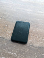 iPhone 13 Green 128GB & FineWoven Wallet with MagSafe Evergreen