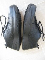 SIZE 11 2E BLACK NEW BALANCE 608 NON MARKING TENNIS WALKING SHOES